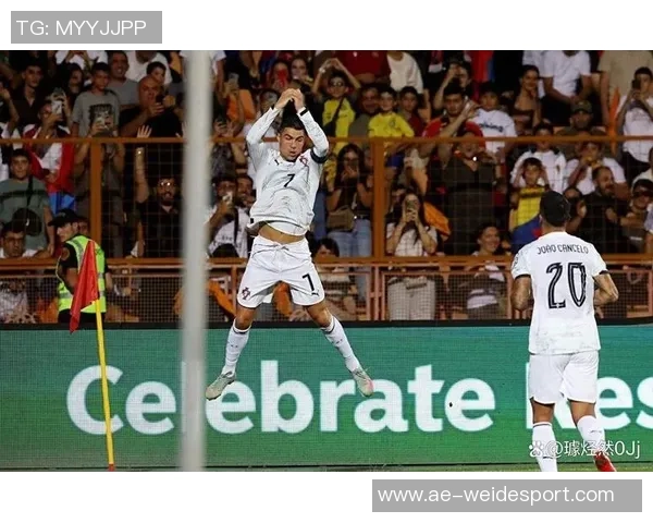 C罗有望在一年内成为足坛首位千球传奇引发热议